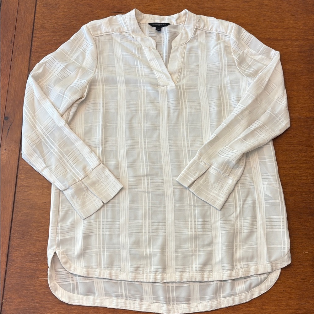 Women’s Banana Republic Cream Plaid Blouse Size M